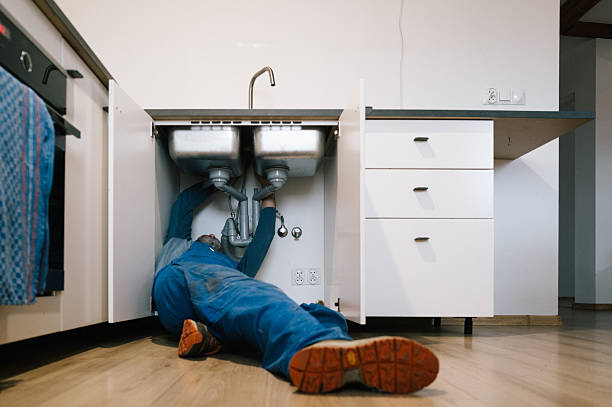 Professional Leak Detection technician working in Victoria, MS